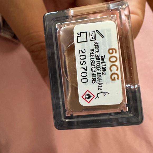 60CG - Urban Decay stay naked weightless liquid foundation - Picture 4 of 5